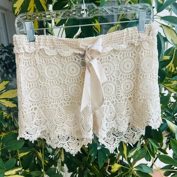 FORCYNTHIA crochet beach shorts - Picture 2 of 4